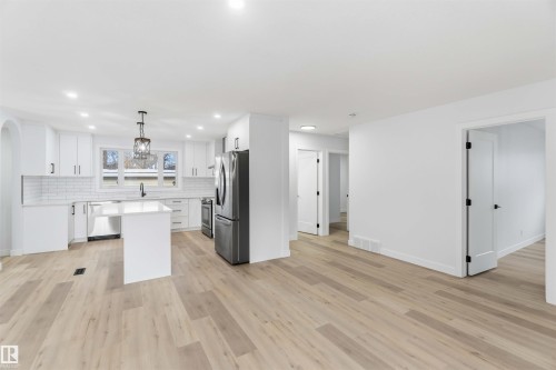 15016 57 Street, Edmonton, AB - Indoor Photo Showing Kitchen