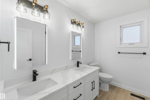 15016 57 Street, Edmonton, AB - Indoor Photo Showing Bathroom