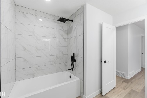 15016 57 Street, Edmonton, AB - Indoor Photo Showing Bathroom