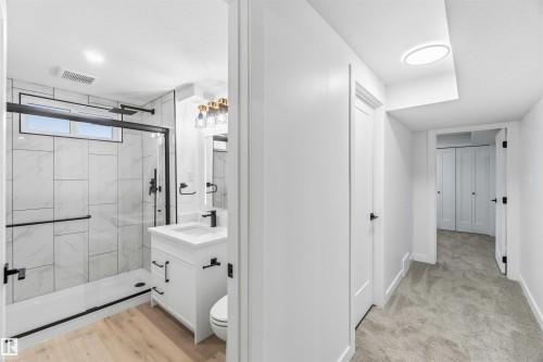 15016 57 Street, Edmonton, AB - Indoor Photo Showing Bathroom