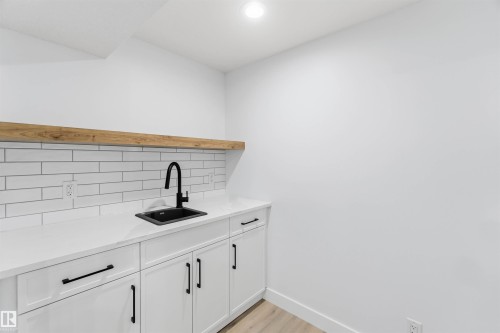15016 57 Street, Edmonton, AB - Indoor Photo Showing Other Room