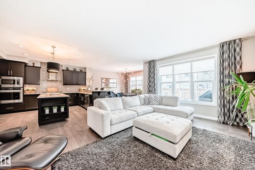 7014 170A Avenue, Edmonton, AB - Indoor Photo Showing Living Room