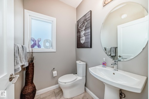 7014 170A Avenue, Edmonton, AB - Indoor Photo Showing Bathroom