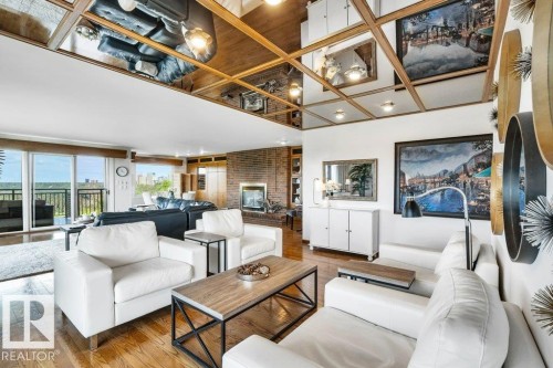 3 9804 112 Street, Edmonton, AB - Indoor Photo Showing Living Room