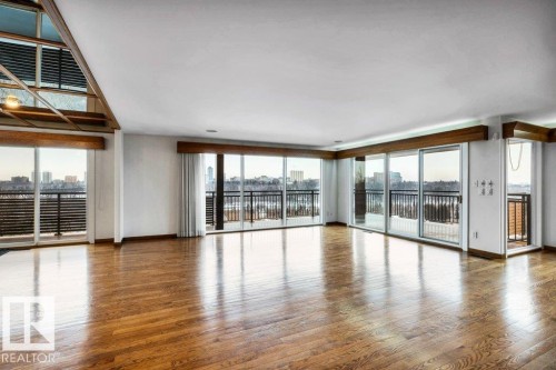 3 9804 112 Street, Edmonton, AB - Indoor