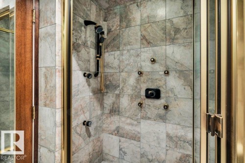 3 9804 112 Street, Edmonton, AB - Indoor Photo Showing Bathroom