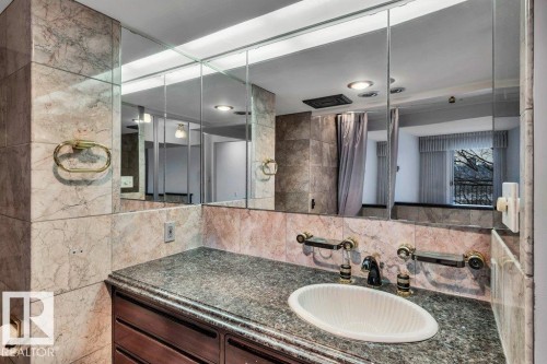 3 9804 112 Street, Edmonton, AB - Indoor Photo Showing Bathroom