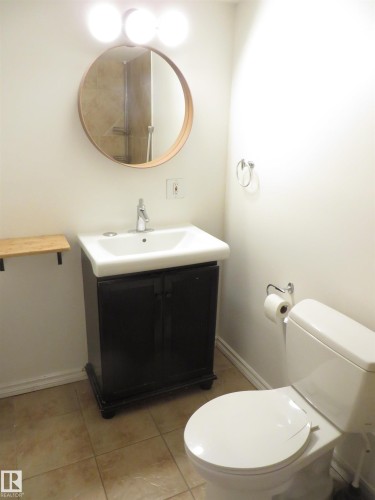102 10547 83 Avenue, Edmonton, AB - Indoor Photo Showing Bathroom