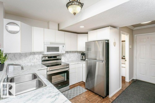 3 20 Deerbourne Drive, St. Albert, AB - Indoor Photo Showing Kitchen With Double Sink