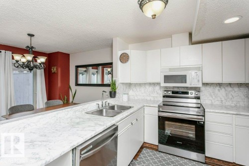 3 20 Deerbourne Drive, St. Albert, AB - Indoor Photo Showing Kitchen With Double Sink With Upgraded Kitchen