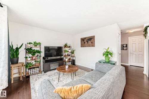 106 Rue Monique, Beaumont, AB - Indoor Photo Showing Living Room