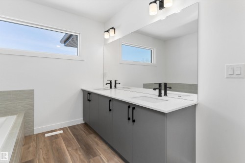 748 Astoria Way, Devon, AB - Indoor Photo Showing Bathroom