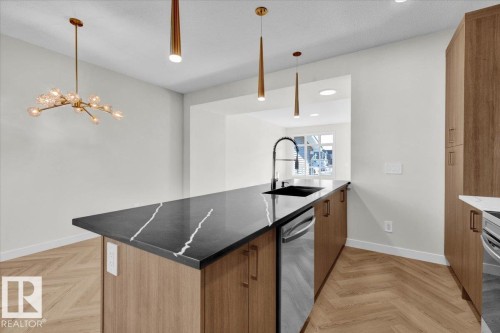 1316 Keswick Drive, Edmonton, AB - Indoor Photo Showing Kitchen With Upgraded Kitchen