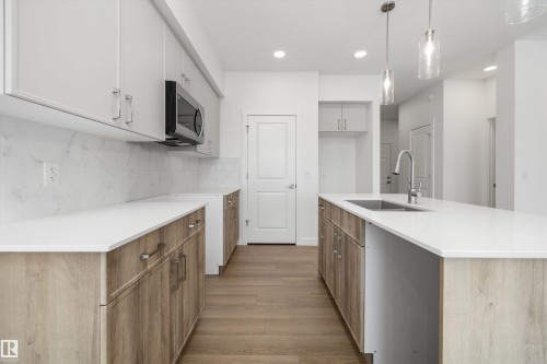 20820 40 Avenue, Edmonton, AB - Indoor Photo Showing Kitchen With Upgraded Kitchen