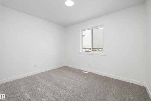 20820 40 Avenue, Edmonton, AB - Indoor Photo Showing Other Room
