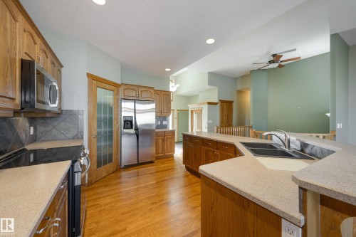 96 Linksview Drive, Spruce Grove, AB - Indoor Photo Showing Kitchen With Double Sink
