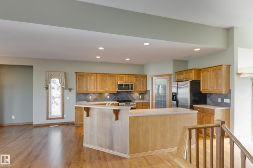 96 Linksview Drive, Spruce Grove, AB - Indoor Photo Showing Kitchen