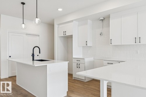 22927 80 Avenue, Edmonton, AB - Indoor Photo Showing Kitchen