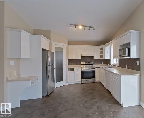 16407 81 Street, Edmonton, AB - Indoor Photo Showing Kitchen