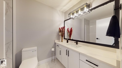 33 Blackbird Bend, Fort Saskatchewan, AB - Indoor Photo Showing Bathroom