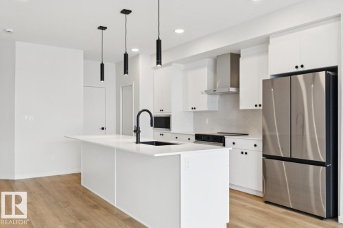 22923 80 Avenue, Edmonton, AB - Indoor Photo Showing Kitchen With Upgraded Kitchen