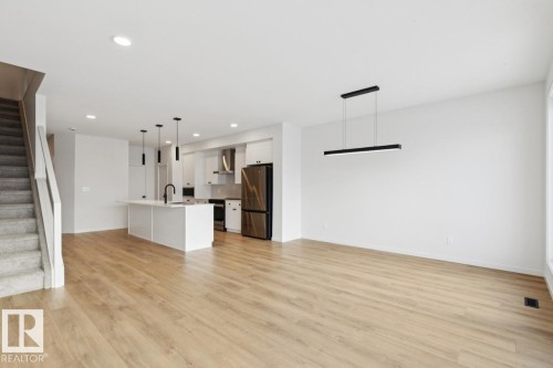 22923 80 Avenue, Edmonton, AB - Indoor Photo Showing Kitchen