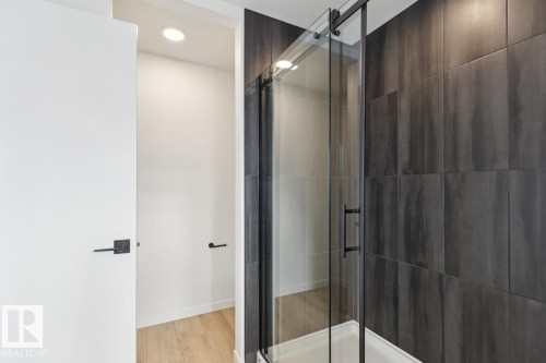 22923 80 Avenue, Edmonton, AB - Indoor Photo Showing Bathroom