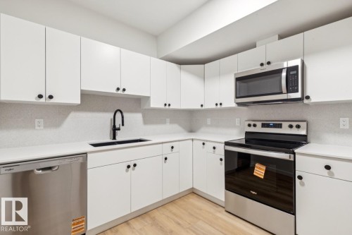 22923 80 Avenue, Edmonton, AB - Indoor Photo Showing Kitchen