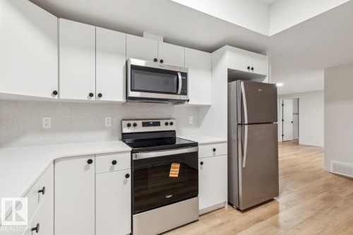 22923 80 Avenue, Edmonton, AB - Indoor Photo Showing Kitchen With Upgraded Kitchen