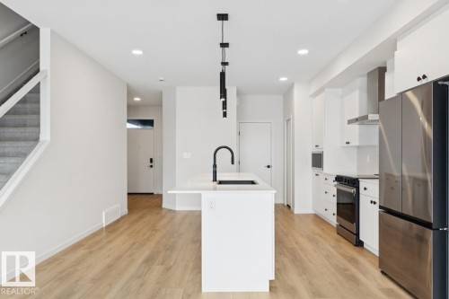 22923 80 Avenue, Edmonton, AB - Indoor Photo Showing Kitchen With Upgraded Kitchen