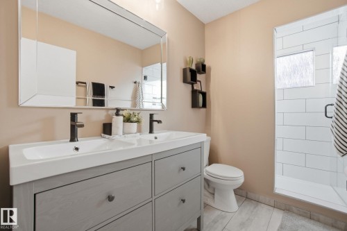 15408 79A Avenue, Edmonton, AB - Indoor Photo Showing Bathroom