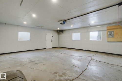 15408 79A Avenue, Edmonton, AB - Indoor Photo Showing Garage