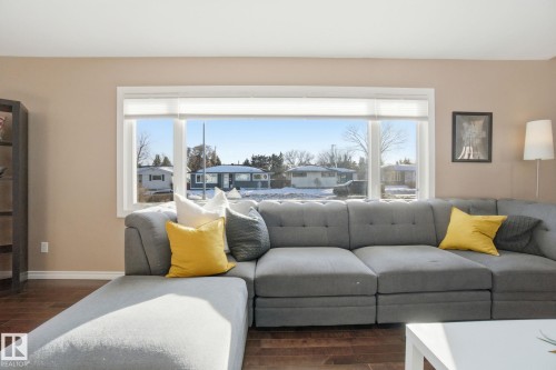 15408 79A Avenue, Edmonton, AB - Indoor Photo Showing Living Room
