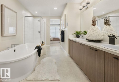 3137 Dixon Landing Landing, Edmonton, AB - Indoor Photo Showing Bathroom