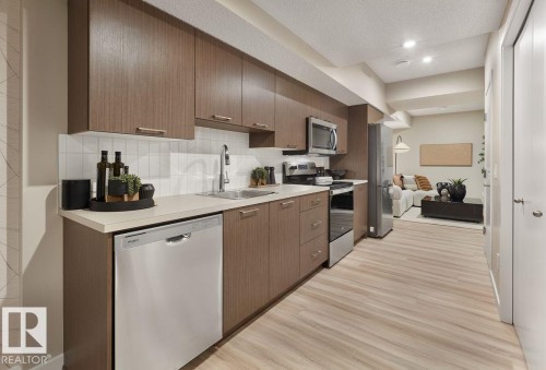 3137 Dixon Landing Landing, Edmonton, AB - Indoor Photo Showing Kitchen