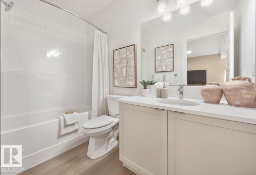 3139 Dixon Landing Landing, Edmonton, AB - Indoor Photo Showing Bathroom