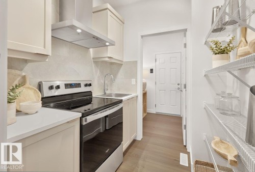 3139 Dixon Landing Landing, Edmonton, AB - Indoor Photo Showing Kitchen