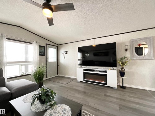 72 Jutland Crescent, Stony Plain, AB - Indoor Photo Showing Living Room