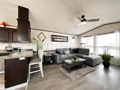 72 Jutland Crescent, Stony Plain, AB - Indoor Photo Showing Living Room