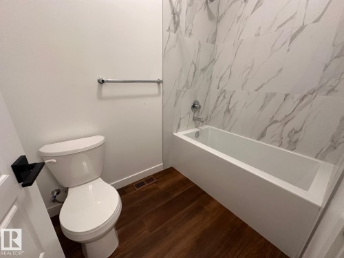 20624 22 Avenue, Edmonton, AB - Indoor Photo Showing Bathroom