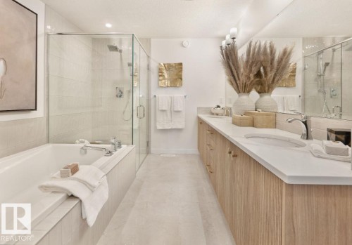 4546 Kinsella Link, Edmonton, AB - Indoor Photo Showing Bathroom