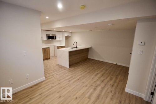 Bsmt 262 Paterson Link, Edmonton, AB - Indoor Photo Showing Kitchen