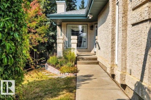 Property entrance featuring stucco siding, a chimney, and a yard - 112 Haddow Close, Edmonton, AB - Outdoor