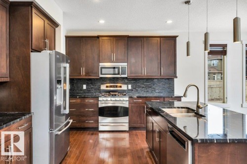 4450 Crabapple Landing, Edmonton, AB - Indoor Photo Showing Kitchen With Double Sink With Upgraded Kitchen