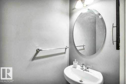 4450 Crabapple Landing, Edmonton, AB - Indoor Photo Showing Bathroom