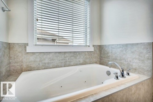 4450 Crabapple Landing, Edmonton, AB - Indoor Photo Showing Bathroom