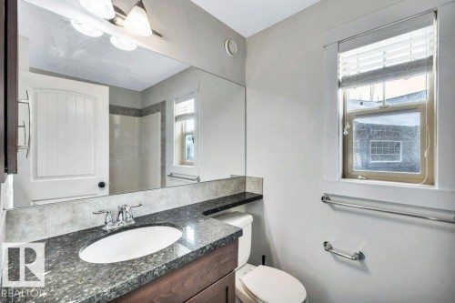 4450 Crabapple Landing, Edmonton, AB - Indoor Photo Showing Bathroom