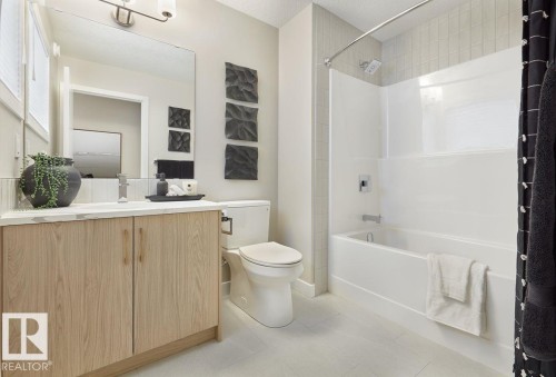 17519 7 Street, Edmonton, AB - Indoor Photo Showing Bathroom