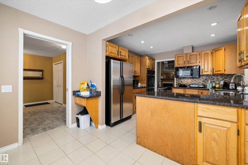 1027 109 Street, Edmonton, AB - Indoor Photo Showing Kitchen