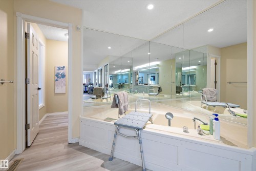 1027 109 Street, Edmonton, AB - Indoor